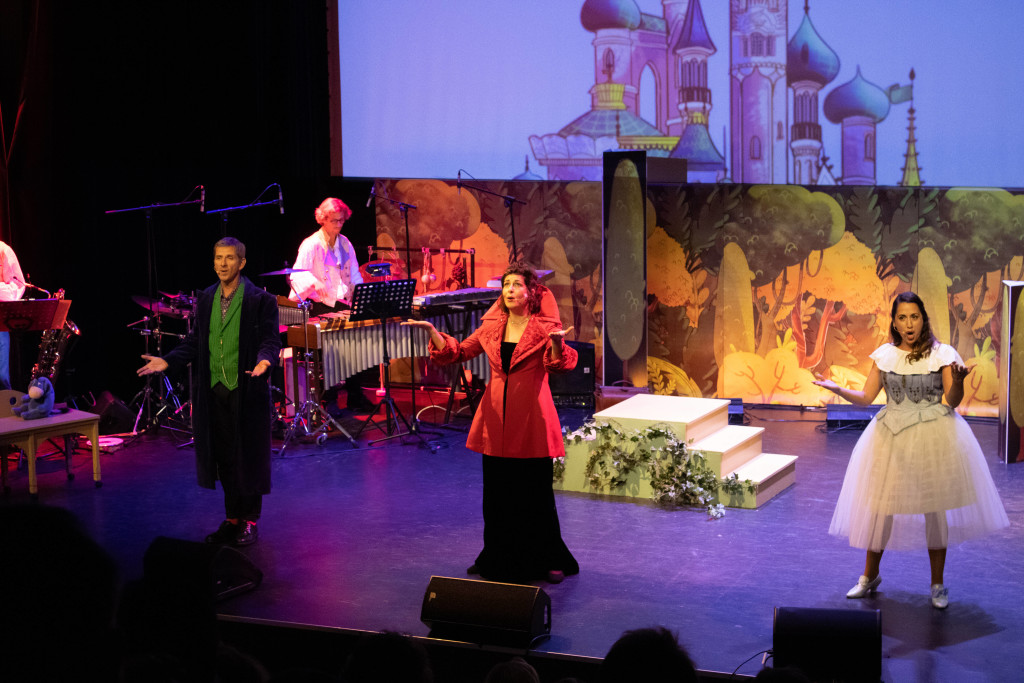 Scène avec le magicien, la sorcière et la princesse au spectacle Oncle Walt